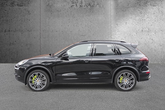 Porsche Cayenne S 10 of 30