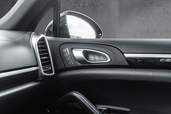 Porsche Cayenne S 30 of 30