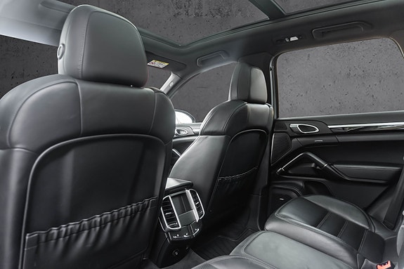 Porsche Cayenne S 21 of 30