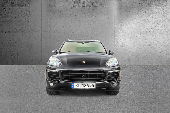 Porsche Cayenne S 2 of 30