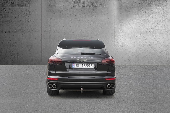Porsche Cayenne S 7 of 30