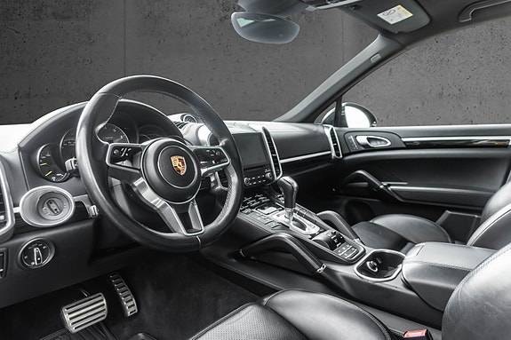 Porsche Cayenne S 13 of 30