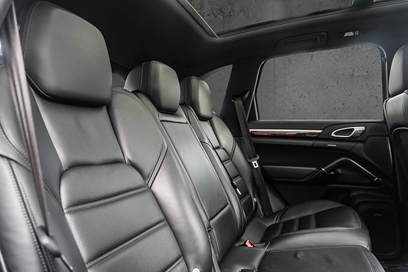 Porsche Cayenne S 22 of 30