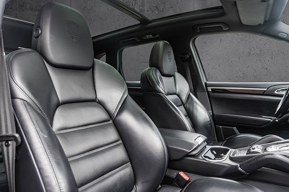 Porsche Cayenne S 18 of 30