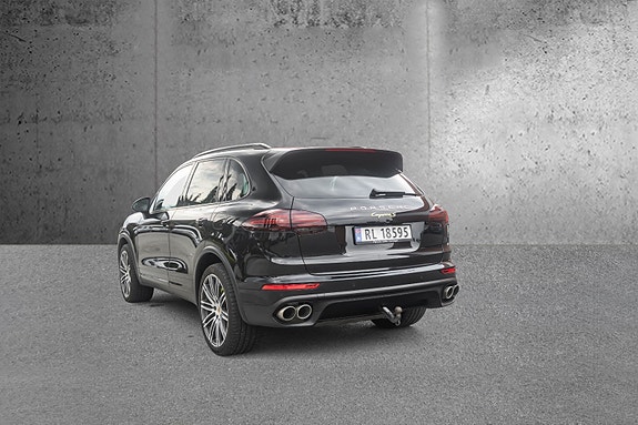 Porsche Cayenne S 9 of 30
