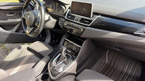 BMW 225xe 9 of 12