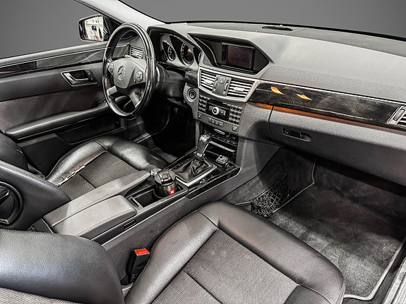 Mercedes-Benz E200 d 26 of 30