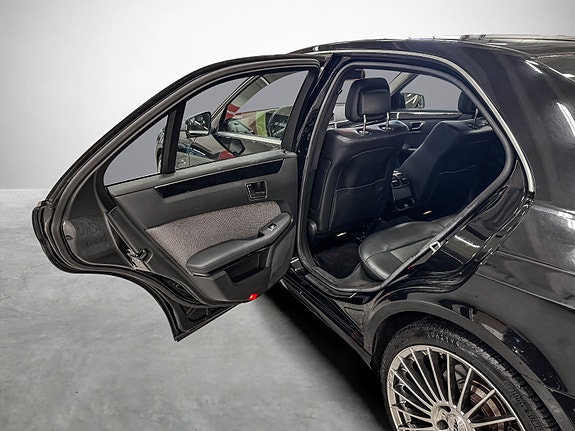 Mercedes-Benz E200 d 30 of 30