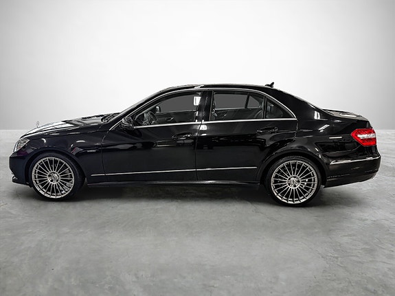 Mercedes-Benz E200 d 2 of 30