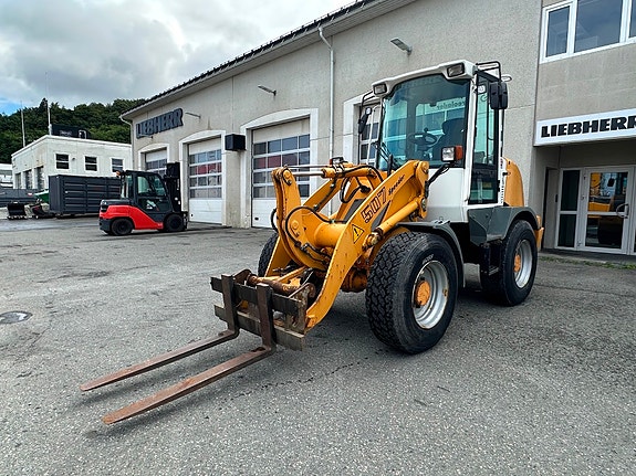 Liebherr L 507 Stereo 2 of 11