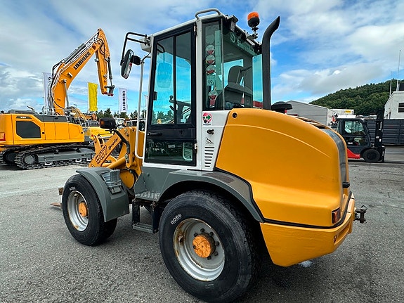 Liebherr L 507 Stereo 8 of 11