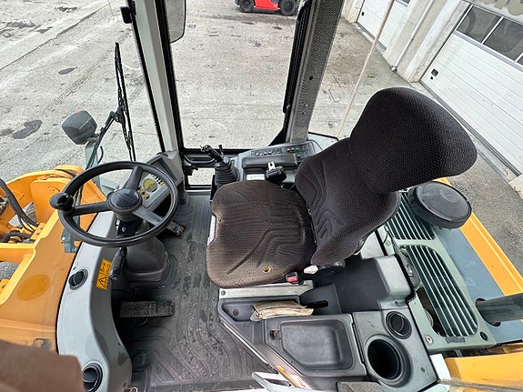 Liebherr L 507 Stereo 10 of 11