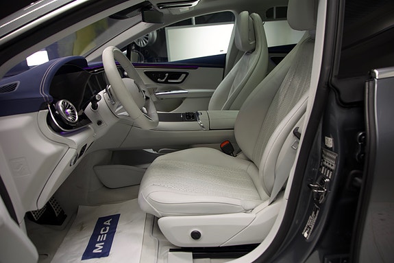 Mercedes-Benz EQE350 25 of 30