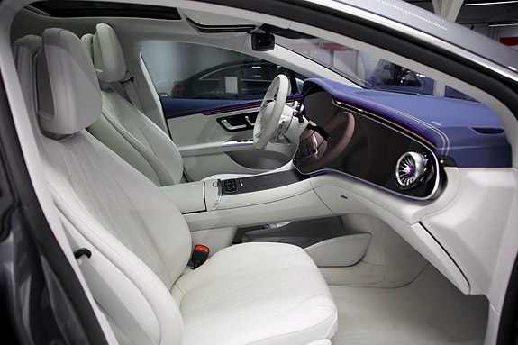 Mercedes-Benz EQE350 2 of 30