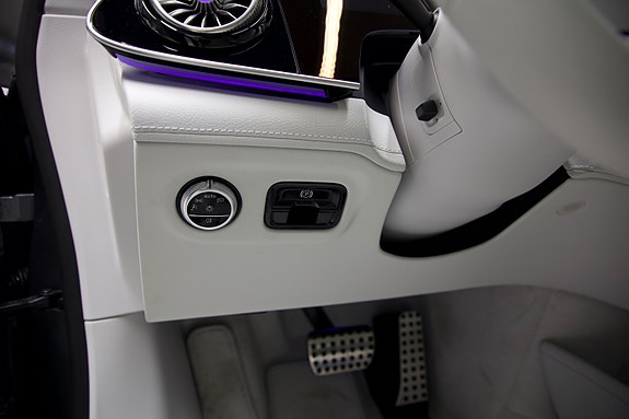 Mercedes-Benz EQE350 26 of 30