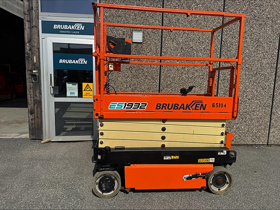 JLG ES1932  65104 2 of 7