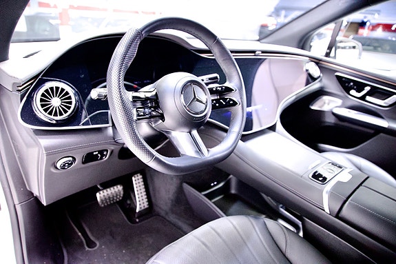 Mercedes-Benz EQE SUV 2 of 15