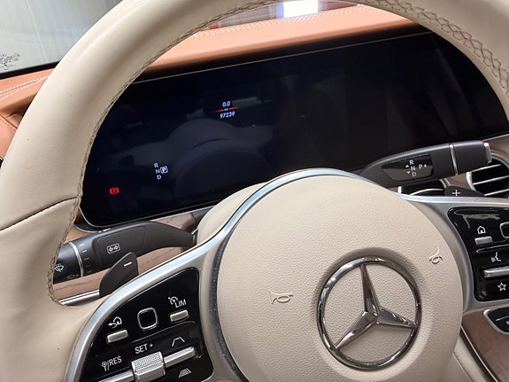 Mercedes-Benz E300 e 9 of 20