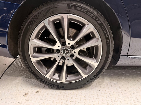 Mercedes-Benz E300 e 14 of 20