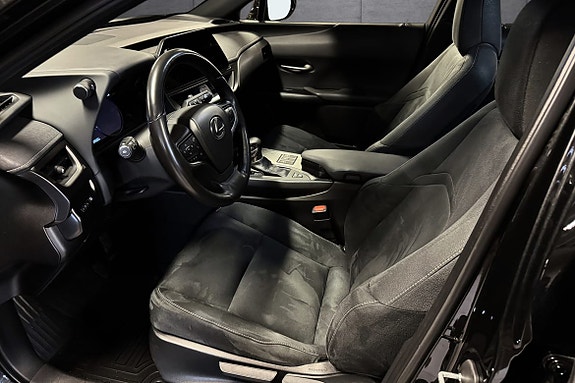 Lexus UX250h 10 of 20