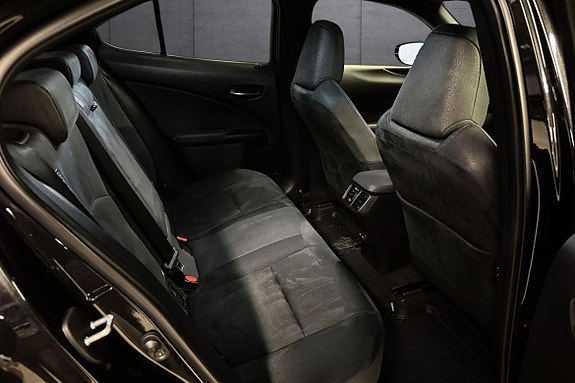 Lexus UX250h 13 of 20