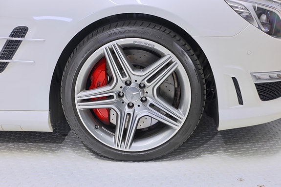 Mercedes-Benz SL63 15 of 30
