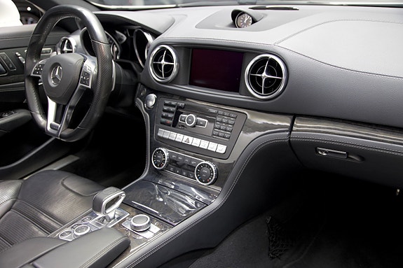 Mercedes-Benz SL63 4 of 30