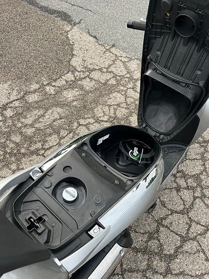 Honda SH 300i | TOPPBOKS | KEYLESS | VARMEHOLKER | HØSTPRIS 6 of 14