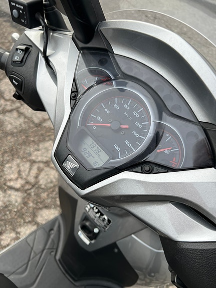 Honda SH 300i | TOPPBOKS | KEYLESS | VARMEHOLKER | HØSTPRIS 5 of 14