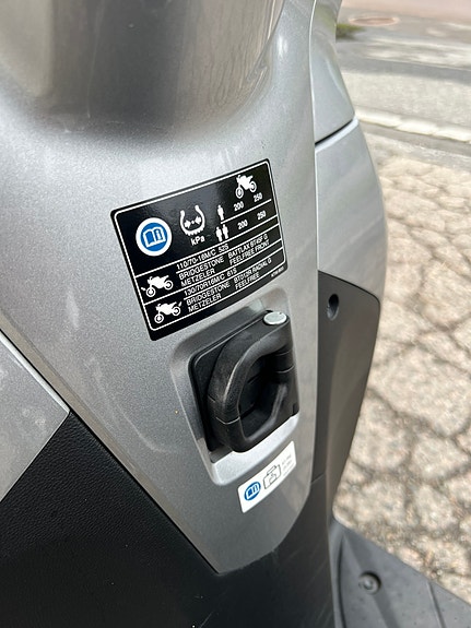 Honda SH 300i | TOPPBOKS | KEYLESS | VARMEHOLKER | HØSTPRIS 9 of 14