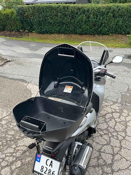 Honda SH 300i | TOPPBOKS | KEYLESS | VARMEHOLKER | HØSTPRIS 7 of 14