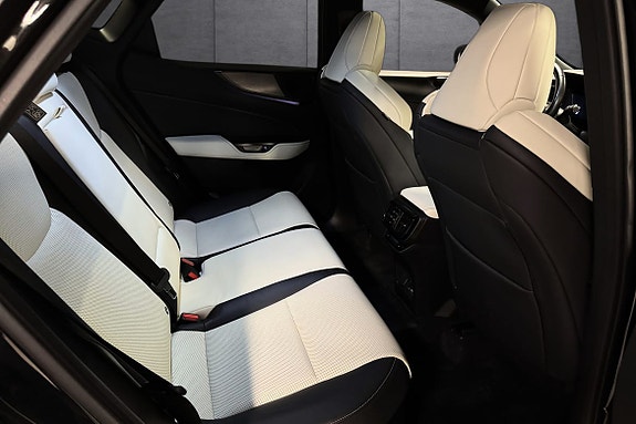 Lexus NX450h 14 of 24