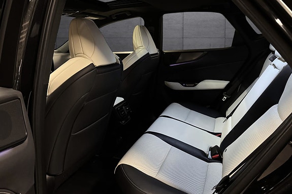 Lexus NX450h 13 of 24
