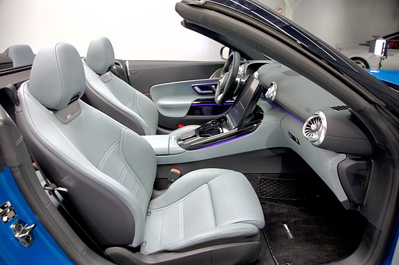 Mercedes-Benz SL43 2 of 30