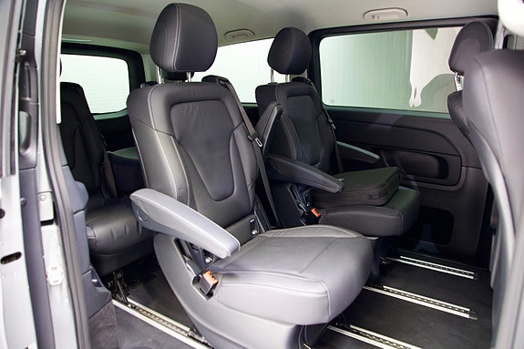 Mercedes-Benz EQV300 7 of 30