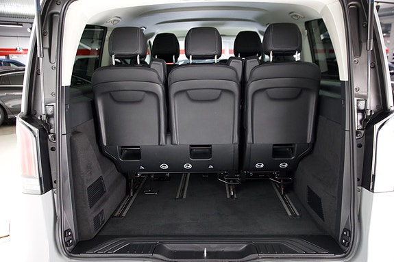 Mercedes-Benz EQV300 4 of 30
