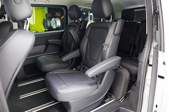 Mercedes-Benz EQV300 14 of 30