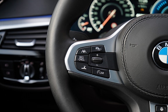 BMW 530e 18 of 30