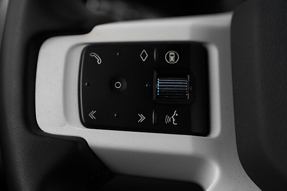 Land Rover Defender 110 16 of 30