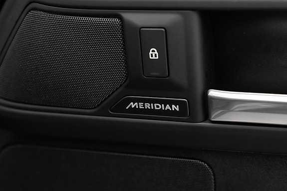 Land Rover Defender 110 13 of 30