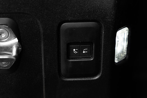 Land Rover Defender 110 9 of 30