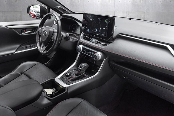 Toyota RAV4 Plug-in Hybrid 29 of 30