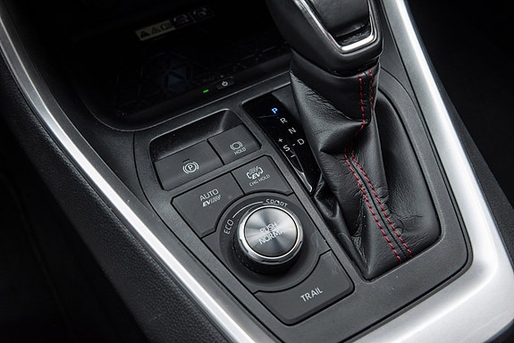 Toyota RAV4 Plug-in Hybrid 10 of 30