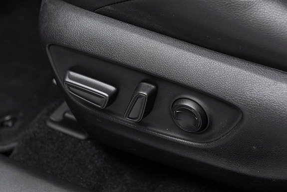 Toyota RAV4 Plug-in Hybrid 14 of 30