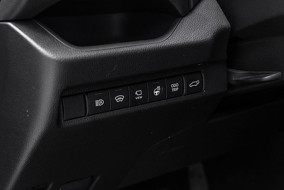 Toyota RAV4 Plug-in Hybrid 11 of 30