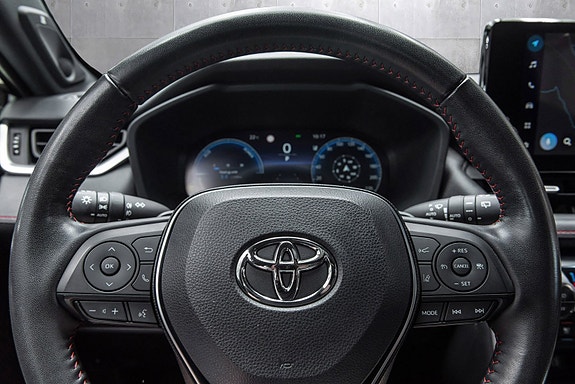 Toyota RAV4 Plug-in Hybrid 18 of 30