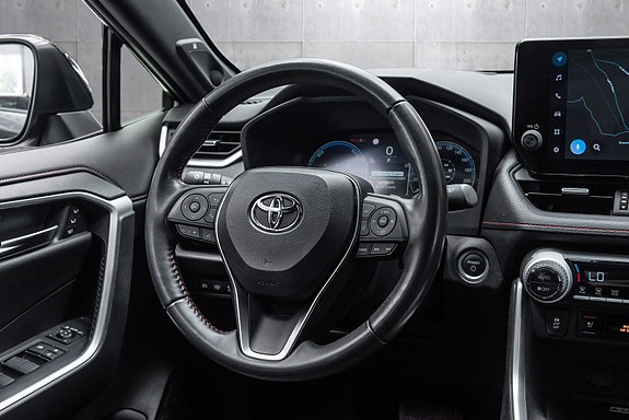 Toyota RAV4 Plug-in Hybrid 17 of 30