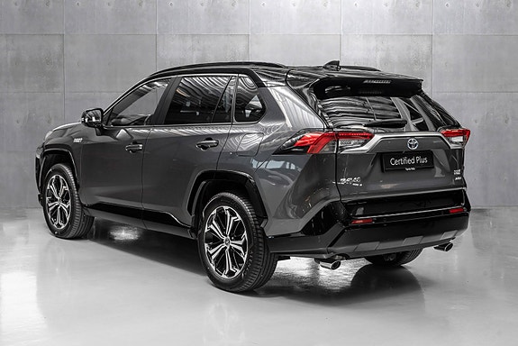 Toyota RAV4 Plug-in Hybrid 2 of 30