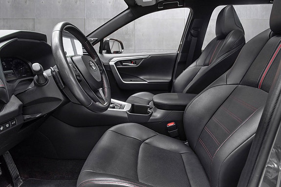 Toyota RAV4 Plug-in Hybrid 8 of 30