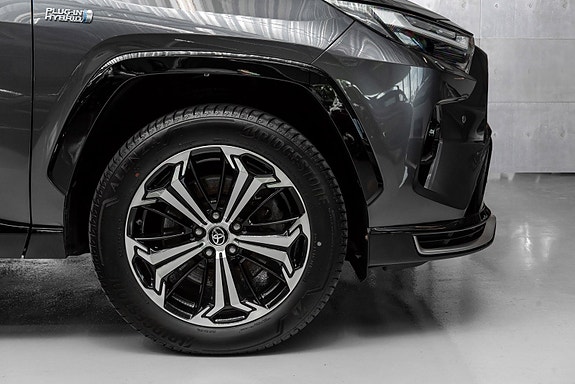 Toyota RAV4 Plug-in Hybrid 30 of 30
